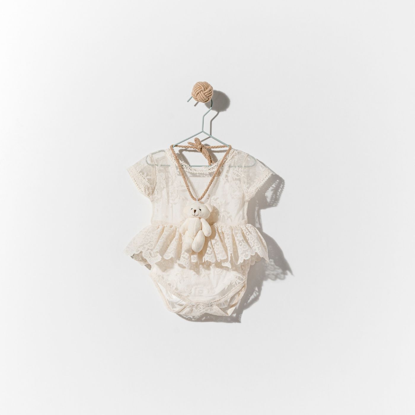 Čipka bela haljinica sa plišanim medom